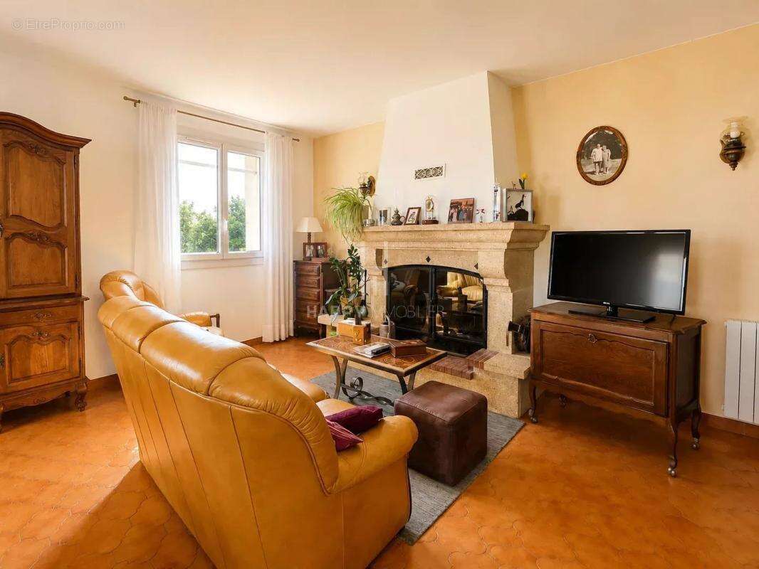 Aureille - Maison familiale avec piscine - photo 8