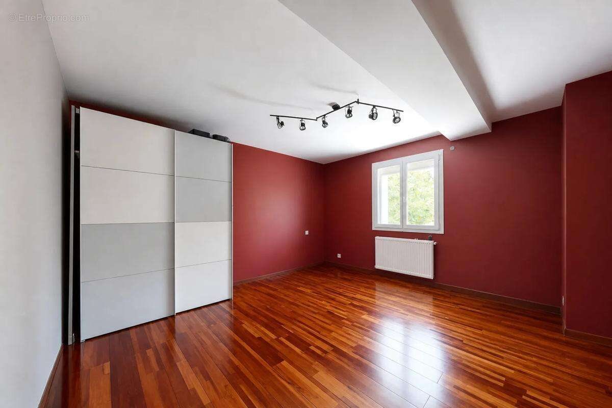 Superbe maison familiale de 230 m² - la chapelle-de-guinchay - photo 7