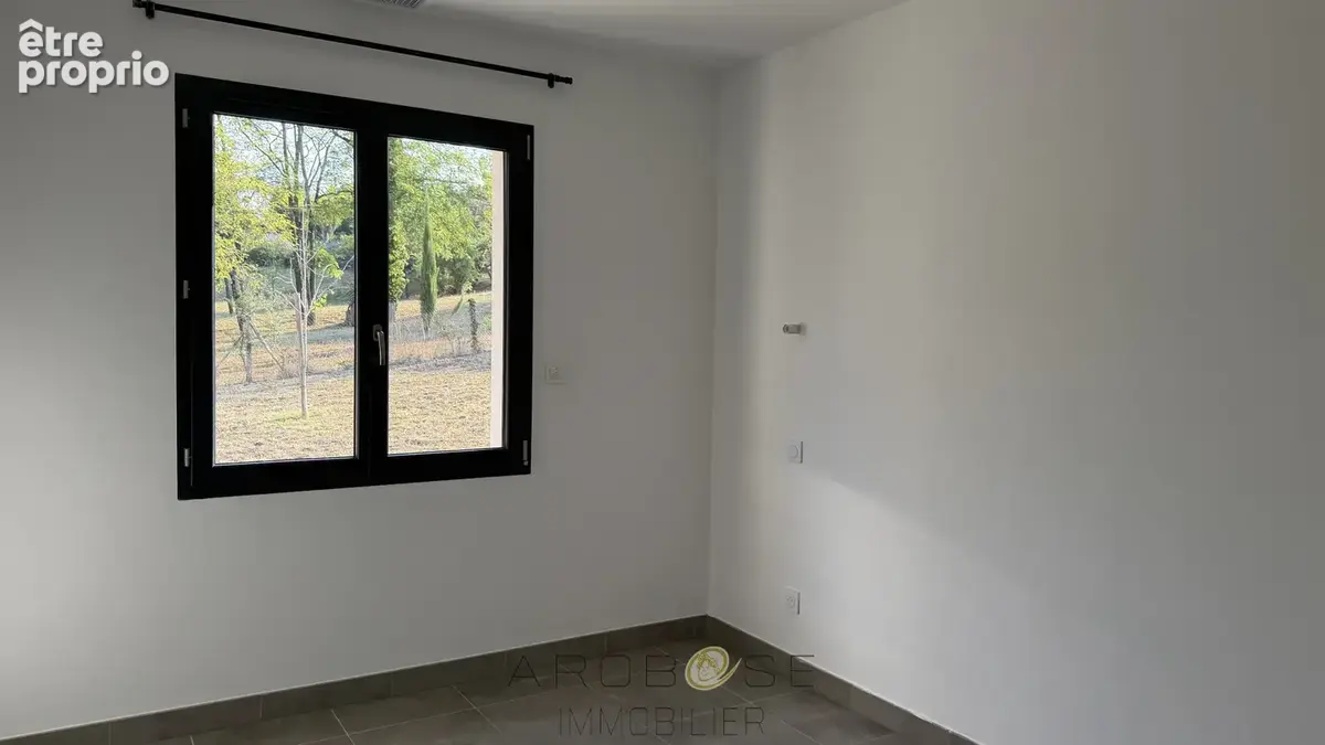 Villa contemporaine de plain-pied avec garage et jardin . - photo 14