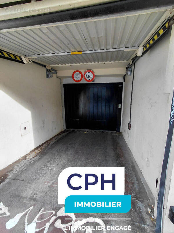 Parking à PARIS-18E