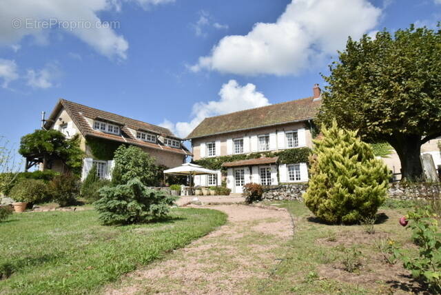 n°1 - Maison à CHAROLLES