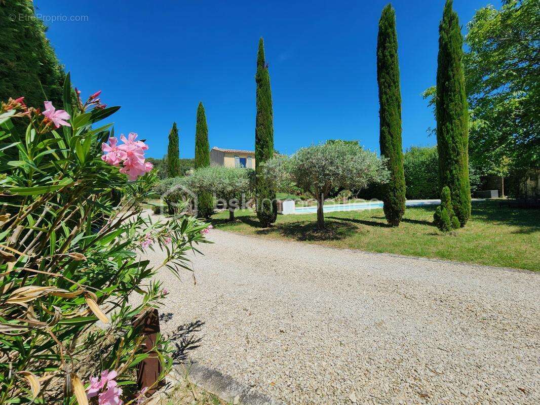 Villa 4 chambres avec piscine sur 2200m² env de terrain - photo 5