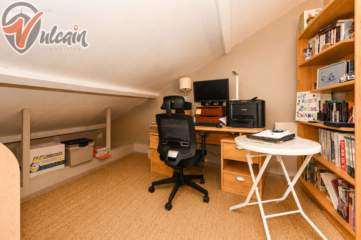 Maison de bourg avec cour et garage - photo 10