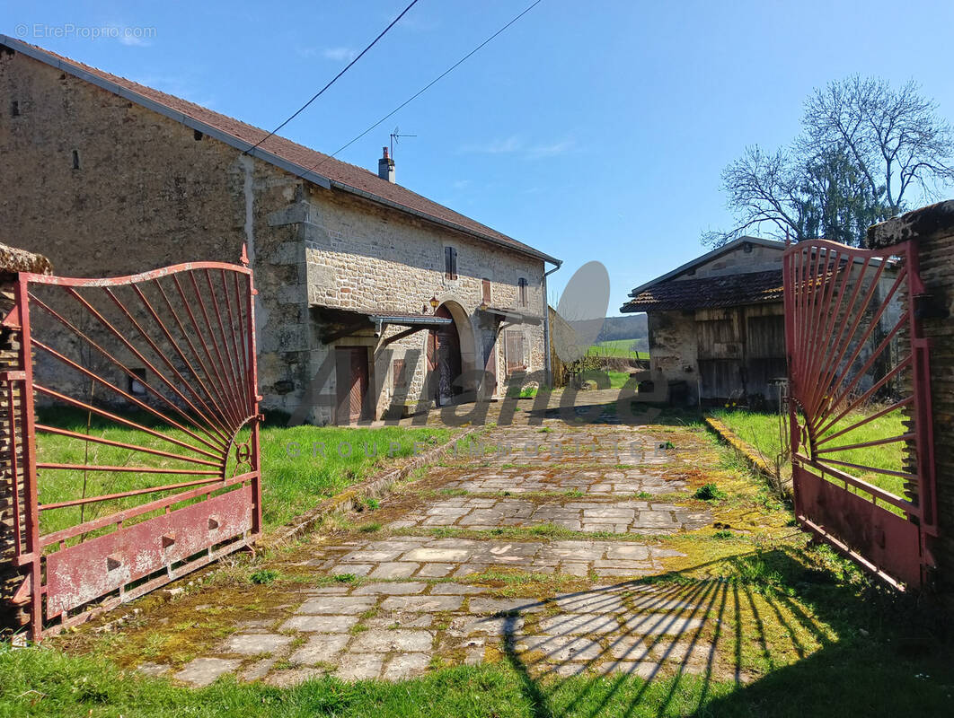 Maison à LE CLERJUS