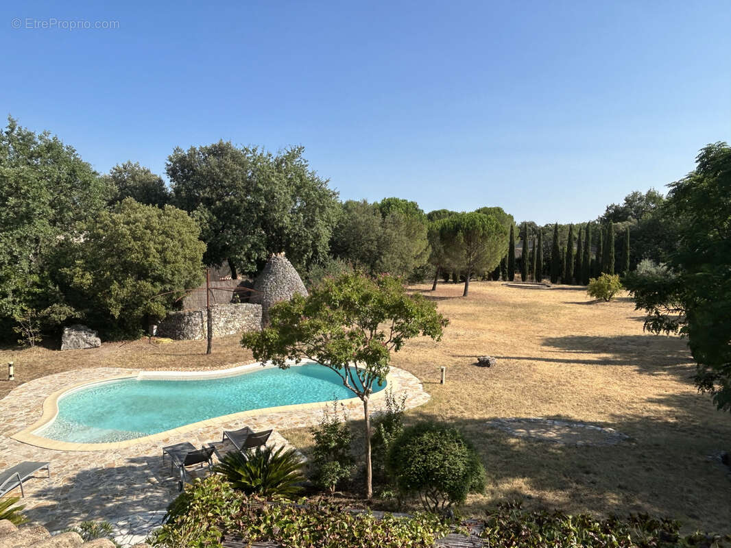 A 3 km d'Uzès, belle bastide sur 4200 m2 de terrain avec piscine. - photo 3