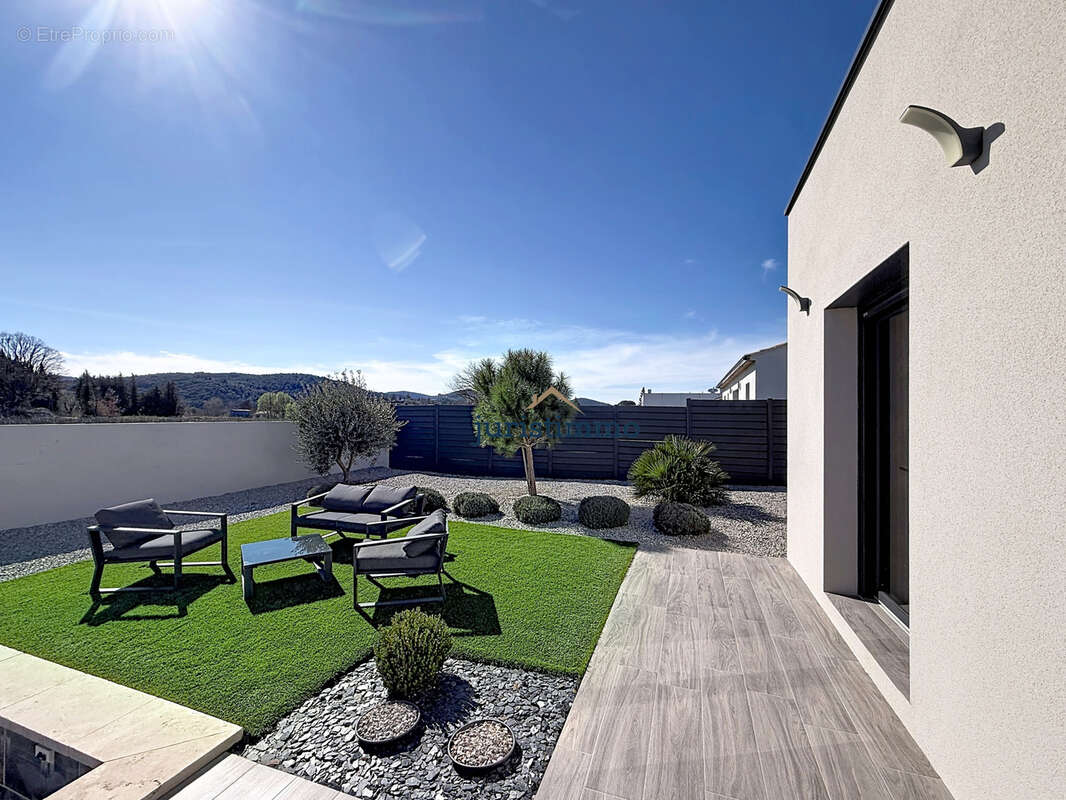 COUP DE COEUR ! Villa d’architecte contemporaine de 2023 avec piscine, garage et vue dégagée à 180o à Vaison-l - photo 4