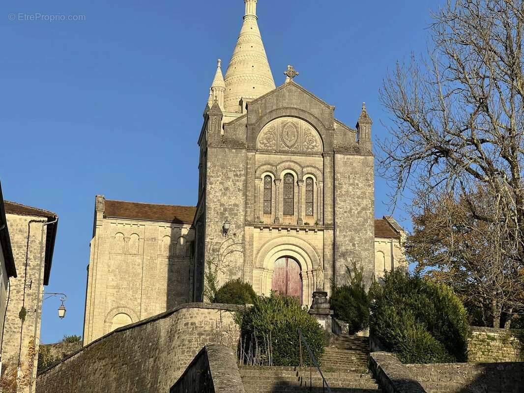 Maison à VILLEBOIS-LAVALETTE