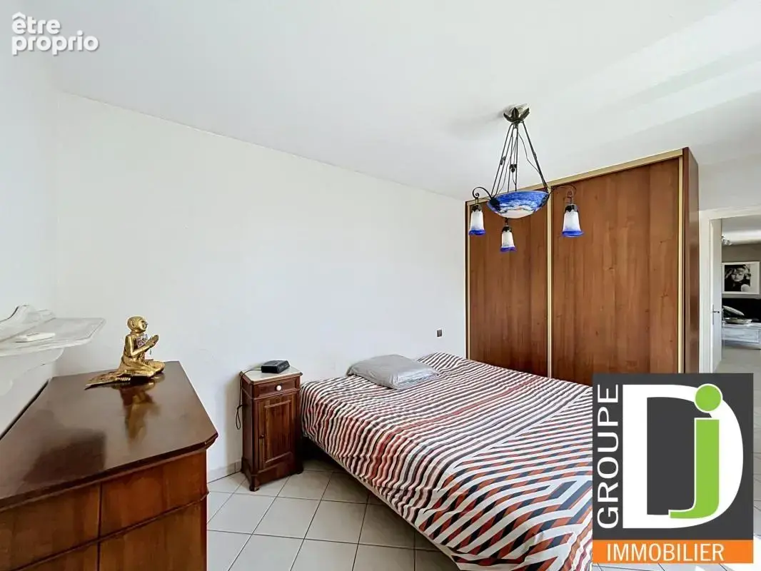 Maison plain-pied à vendre à Montmeyran, avec piscine et grand - photo 7