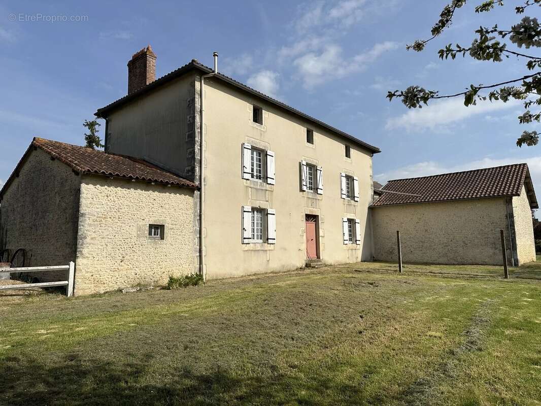 Maison à SOMMIERES-DU-CLAIN