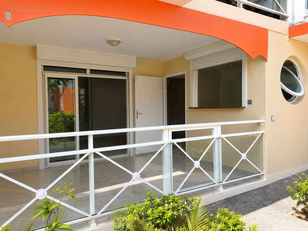 EXCLUSIVITÉ   Coup de coeur à Moudong ! T3 rénové en rez-de-chaussée dans résidence sécurisée avec piscine à B - photo 9