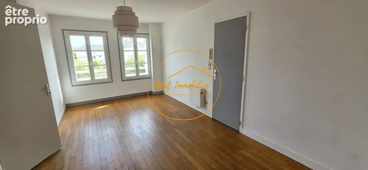 À deux pas de la gare et du centre-ville de Beaugency   Appartement F2 avec garage et cave - photo 4