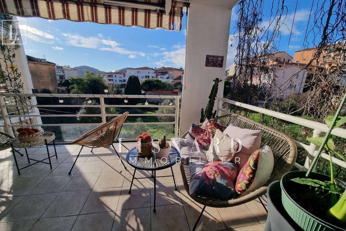 Appartement à VALLAURIS