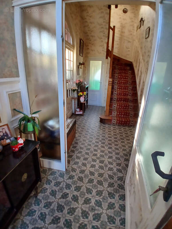 Grande Maison Familiale - Beau potentiel - photo 11
