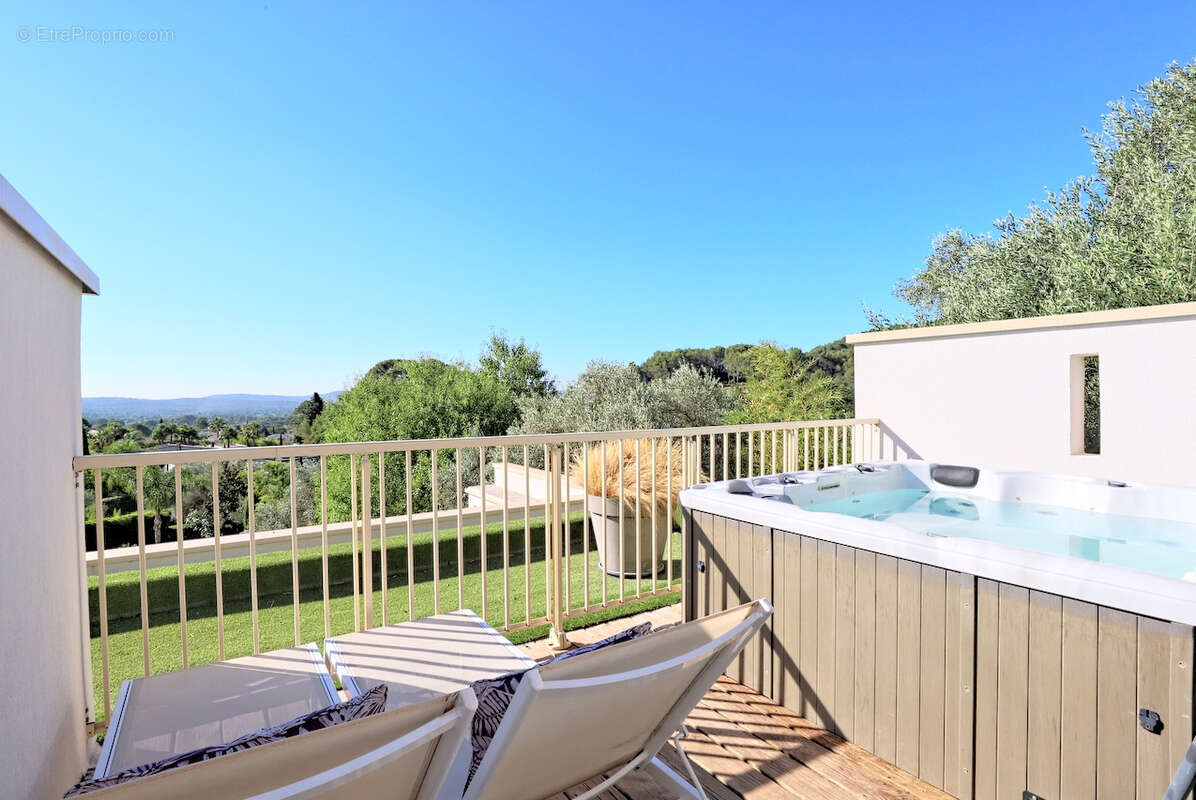 Maison à SOLLIES-PONT