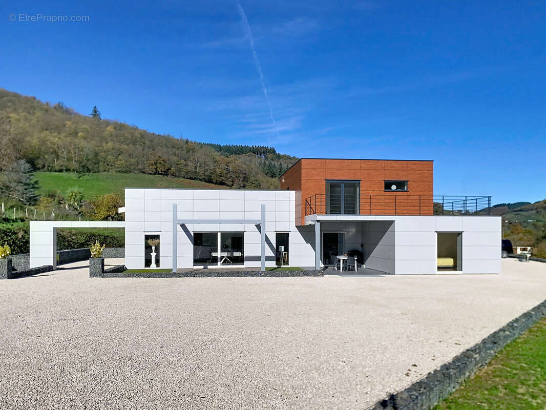 Maison à CHAMBOST-ALLIERES