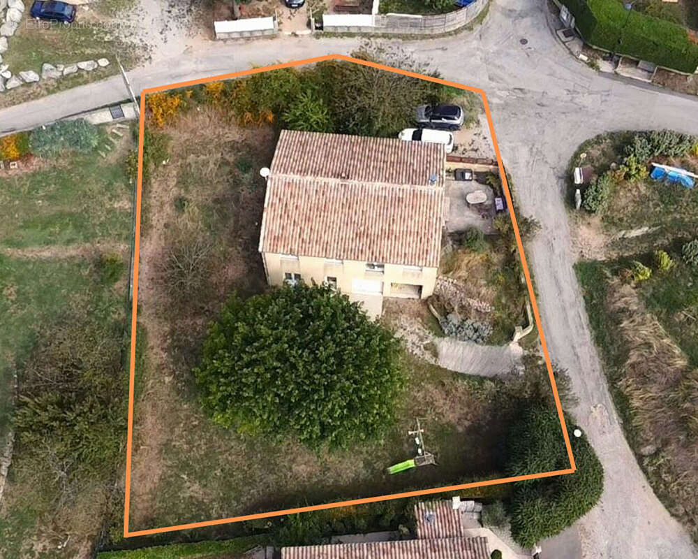 Maison à SAINT-ROMAIN-DE-LERPS