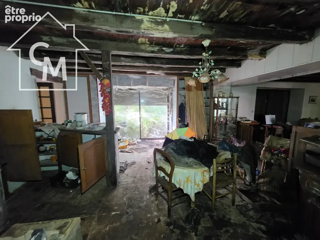 Maison à rénover entièrement avec dépendances et terrain - photo 13