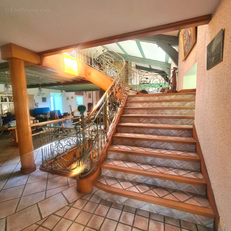 Maison à SAINT-ROMAIN-LACHALM