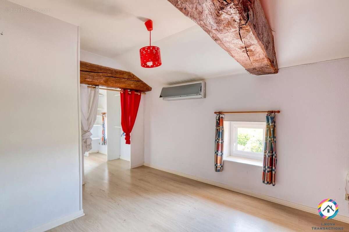 Maison à LA CHAPELLE-DE-GUINCHAY