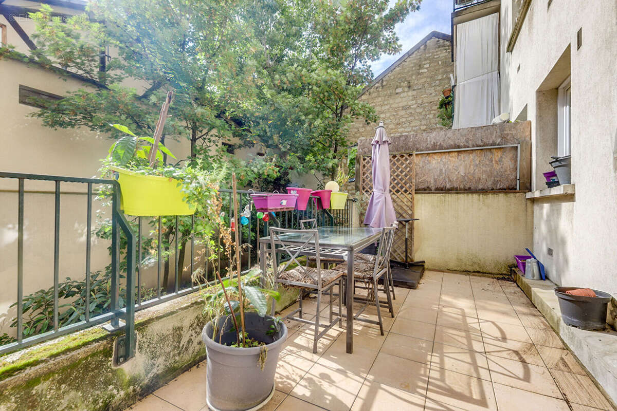 Appartement à PARIS-14E