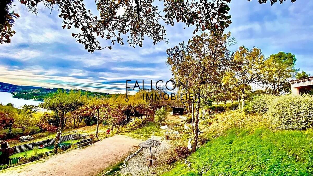 Maison à ESPARRON-DE-VERDON