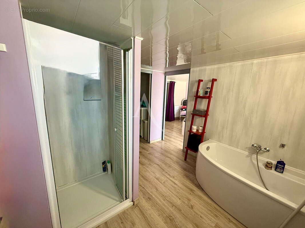 Maison à L&#039;HUISSERIE