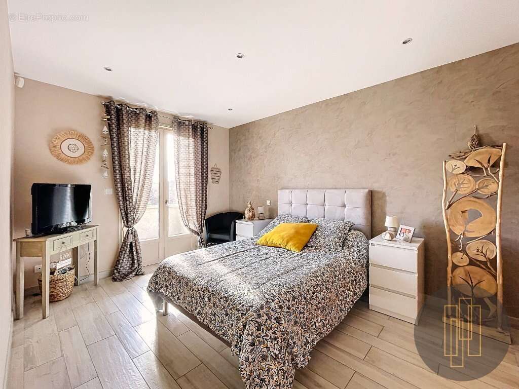 Maison 4 chambres avec dependances - photo 9