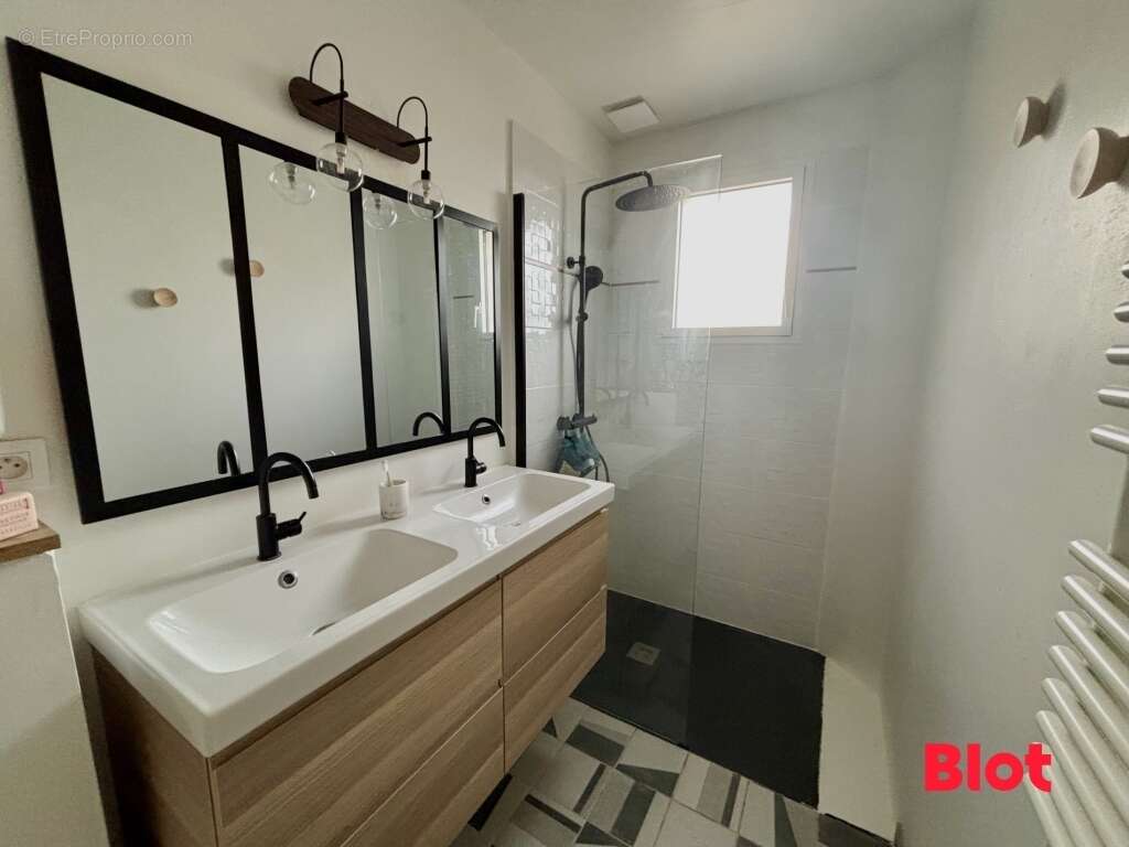 Maison à CHARTRES-DE-BRETAGNE