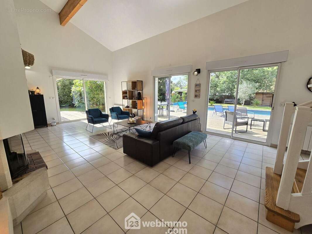 Une belle hauteur de plafond - Maison à SAINT-AUBIN-DE-MEDOC