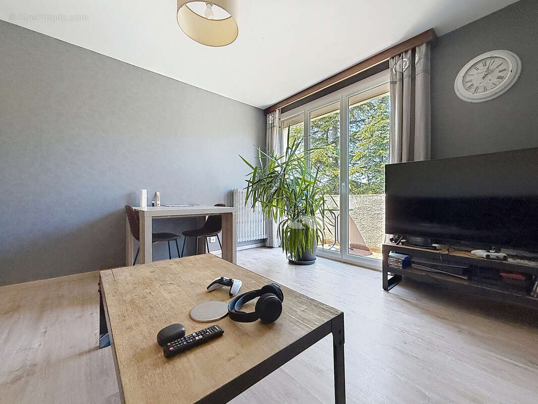 Résidence du Stade // Appartement type 4 // Quatrième étage avec balcon - photo 2
