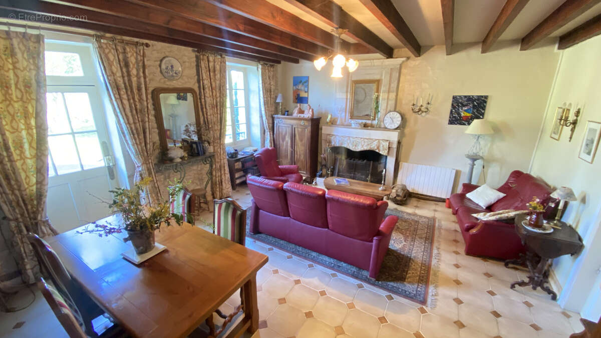 Maison à BOUTENAC-TOUVENT