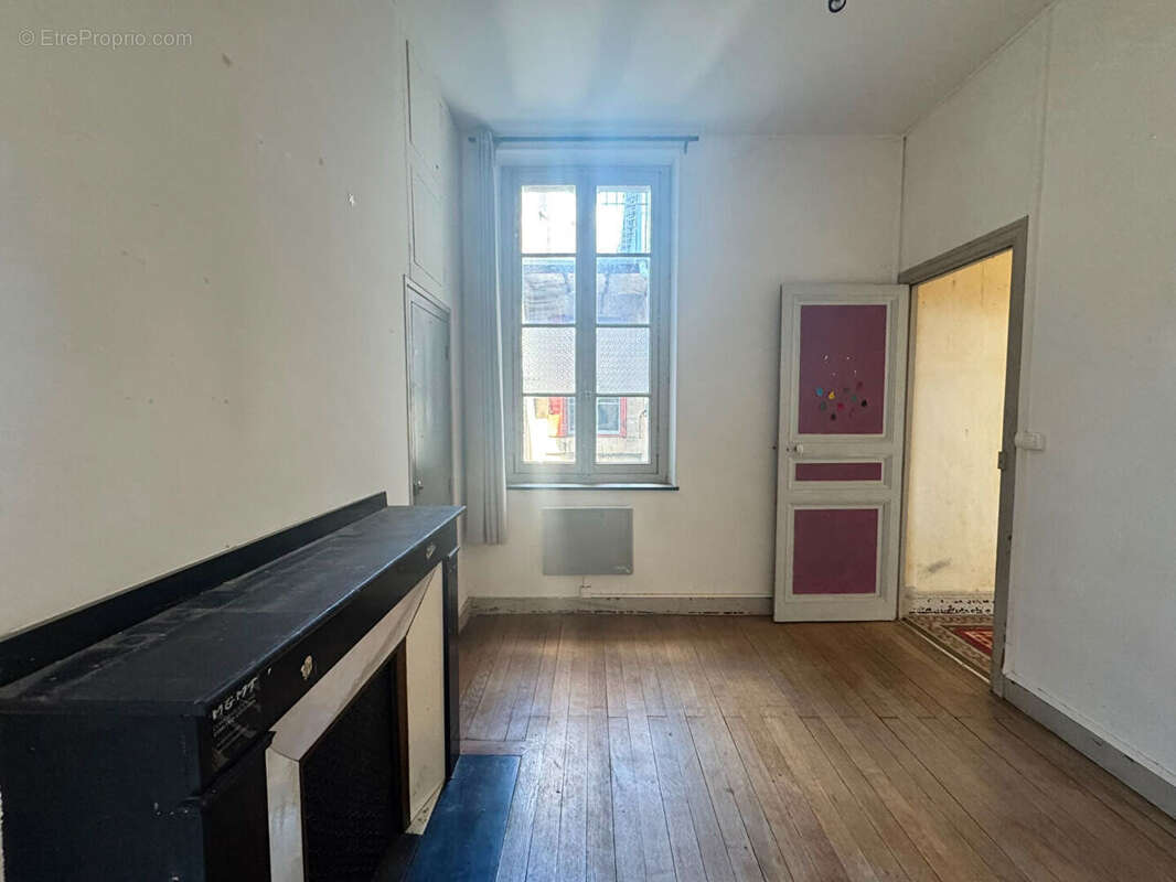 Ref : amesolaire - place carnot - appartement t3 bis - 2/3 chambres - cave - photo 13