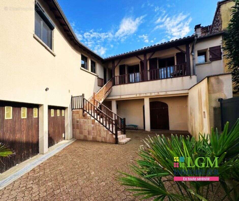 Maison à LE BREUIL-SUR-COUZE