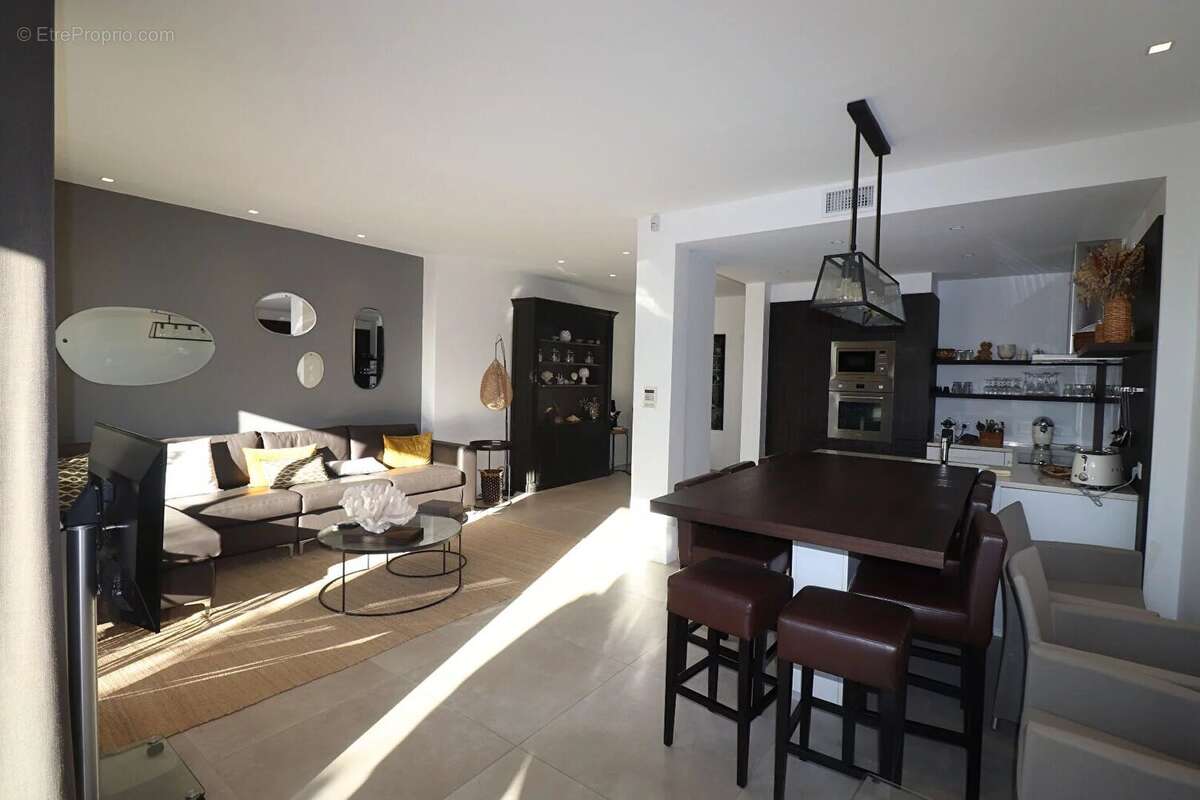 Appartement à SAINT-CYR-SUR-MER