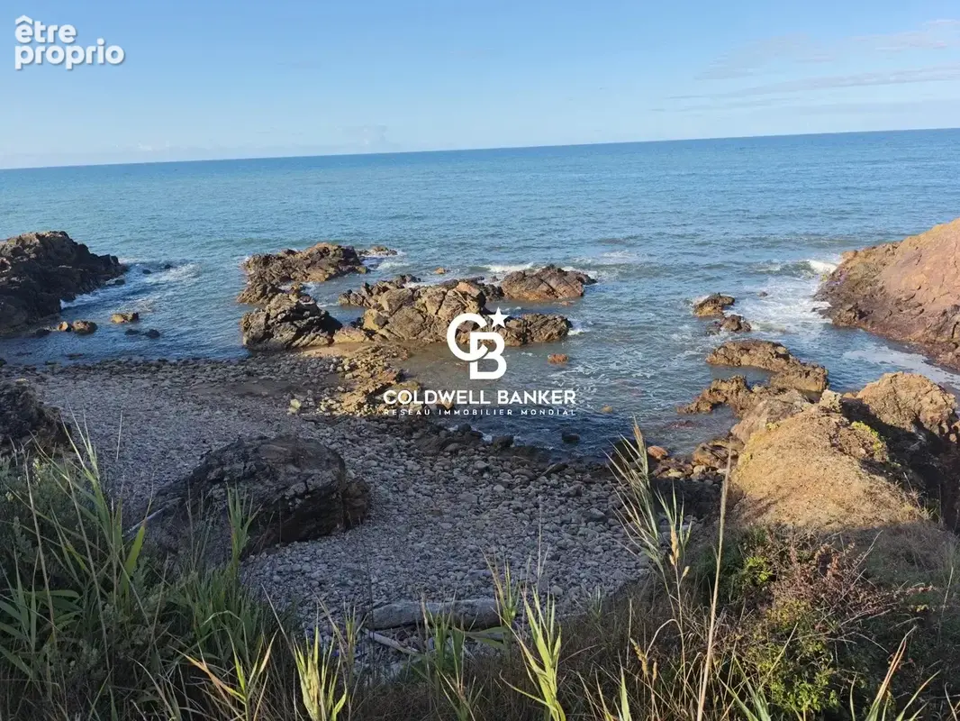 EXCLUSIVITÉ - Les Sables d'Olonne : Rare Terrain Face Mer de 2 300 m² avec Permis Purgé & Garages de 100 m² - photo 8