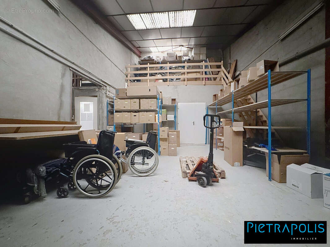 Commerce à CRAPONNE