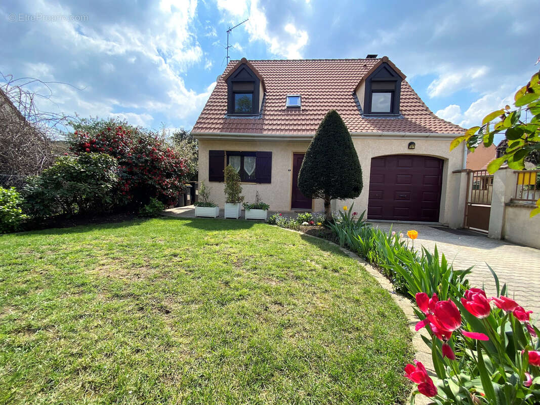 Maison à CHENNEVIERES-SUR-MARNE