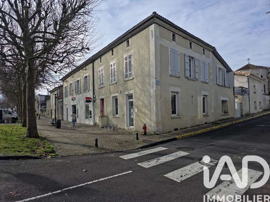 Photo 3 - Appartement à BARBEZIEUX-SAINT-HILAIRE