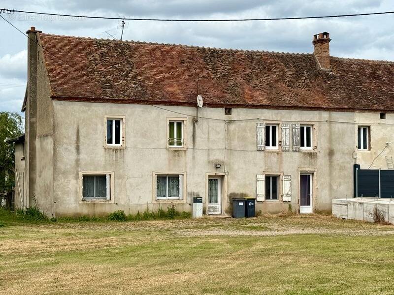 Maison à COULANGES