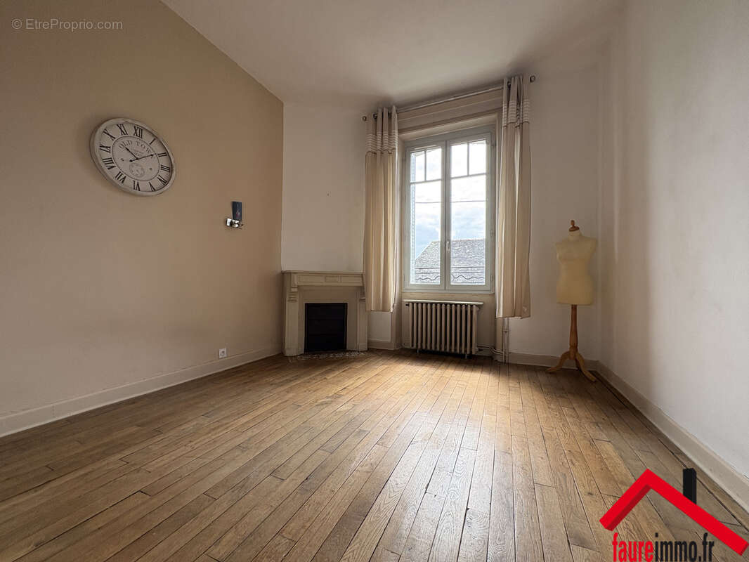 Maison à ALLASSAC