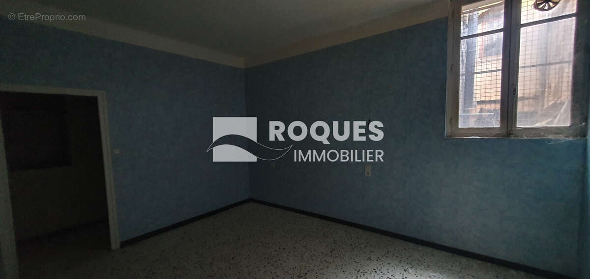 Lodève centre, Appartement à rénover, 3 pièces, 57 m2 habitables, 1e étage, plus garage et cave - photo 8
