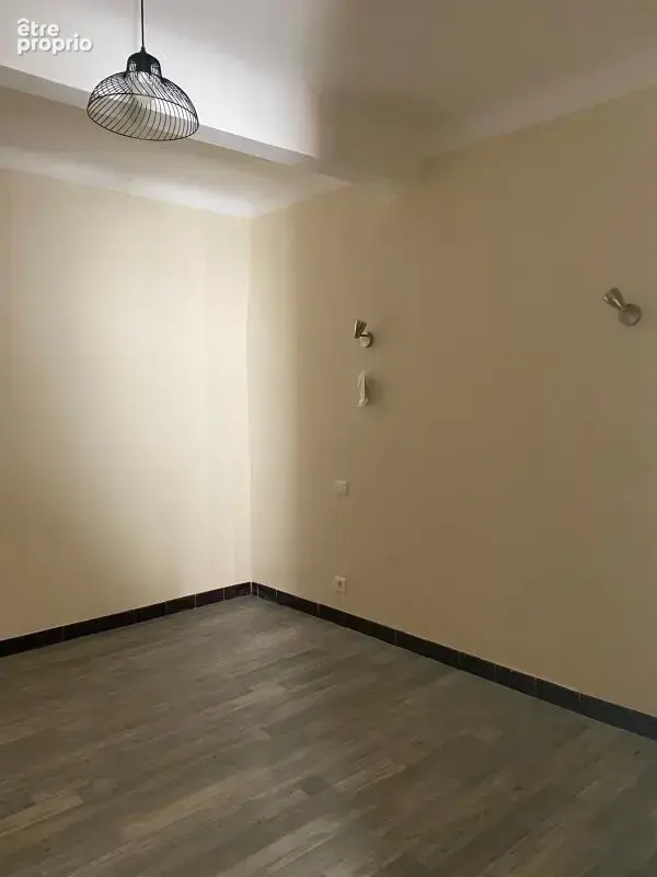 Belle maison Rénovée composée de deux logements , un type 4 et un type 2. Bâtie sur une parcelle de 800 m2 , cette charmante mai - photo 8