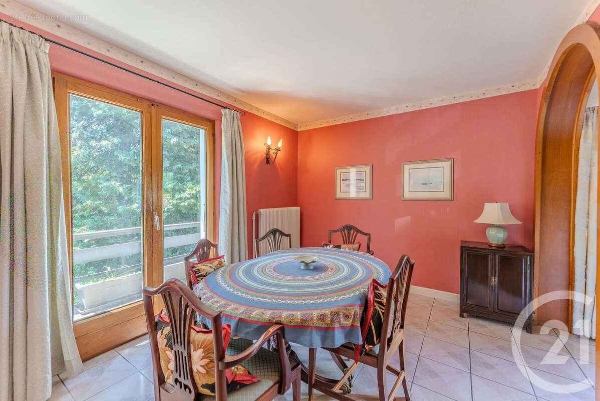 Maison 196 m² à Saint-Paul-En-Chablais  - photo 7