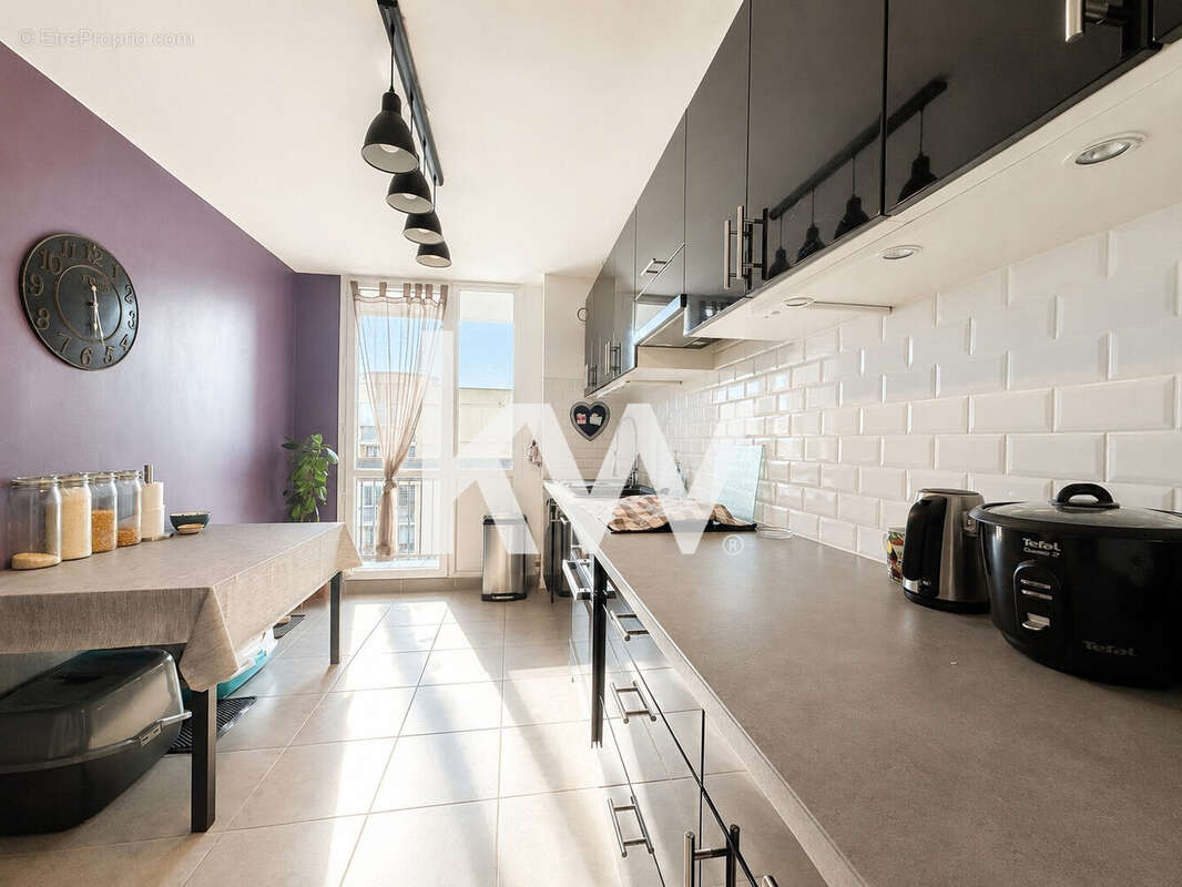 Appartement 59 m² à Saint-Genis-Laval  - photo 2