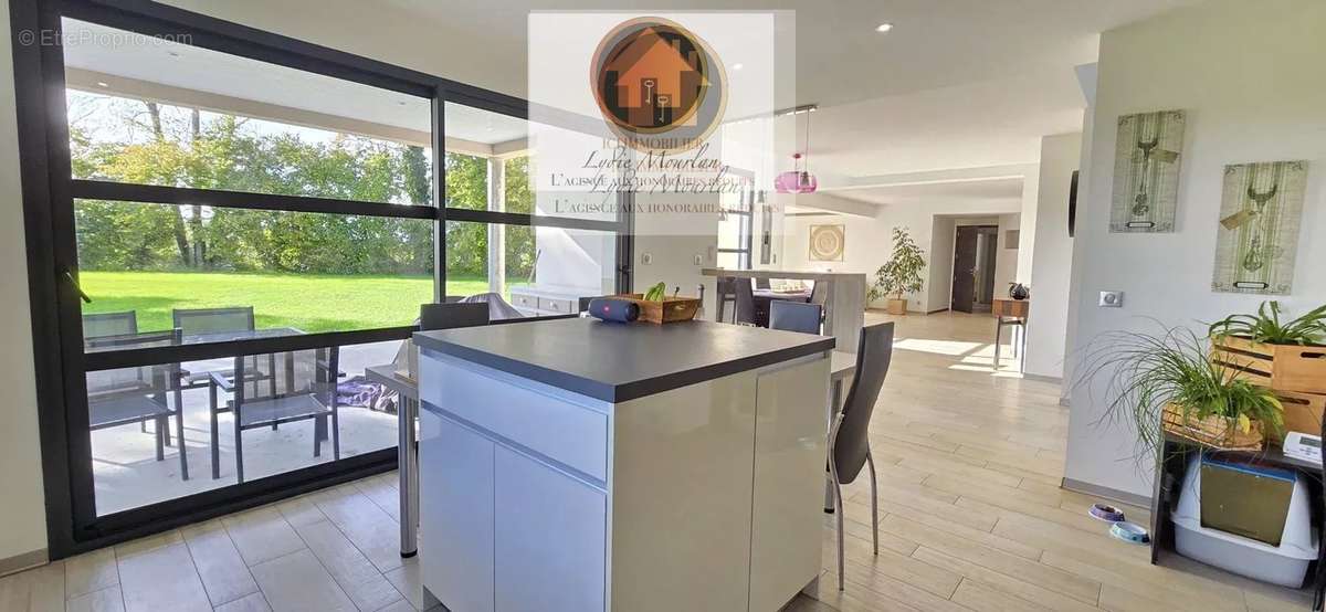 Maison à POEY-DE-LESCAR