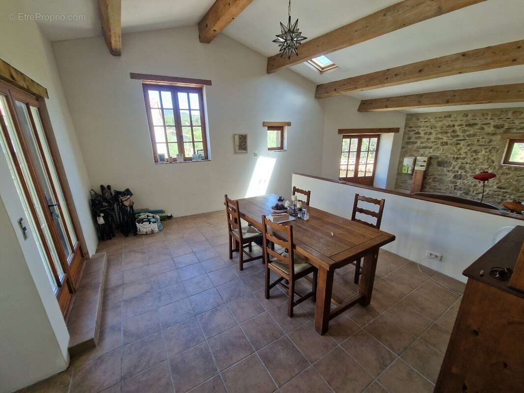 CORBIERES - Maison de village en pierre de type 4 avec terrasse - photo 6