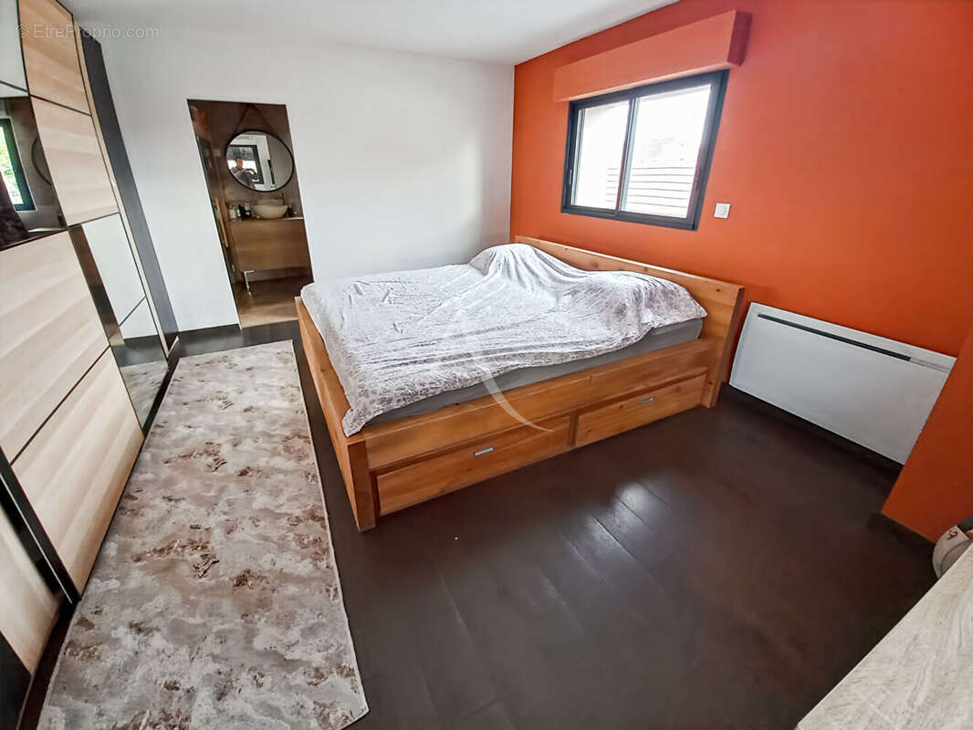 Maison à SAINT-ETIENNE-DU-ROUVRAY