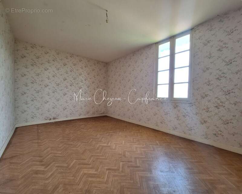  Maison familiale - Terrasse et vue dominante à deux pas du centre-ville– TULLE (19) - photo 8