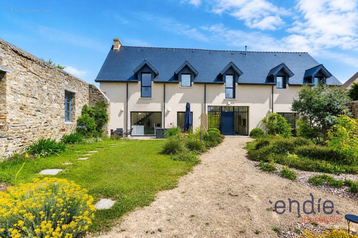 Maison à PLONEVEZ-PORZAY