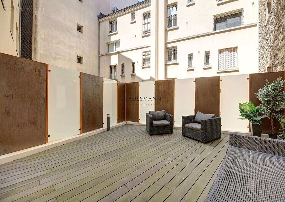 Appartement à NEUILLY-SUR-SEINE